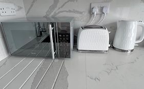 Private Luxury One Bedroom Apartment With Parking